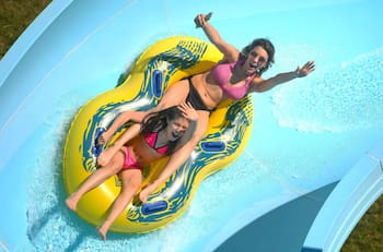 Desde piscinas a conciertos: Los mejores panoramas para hacer en Santiago este fin de semana