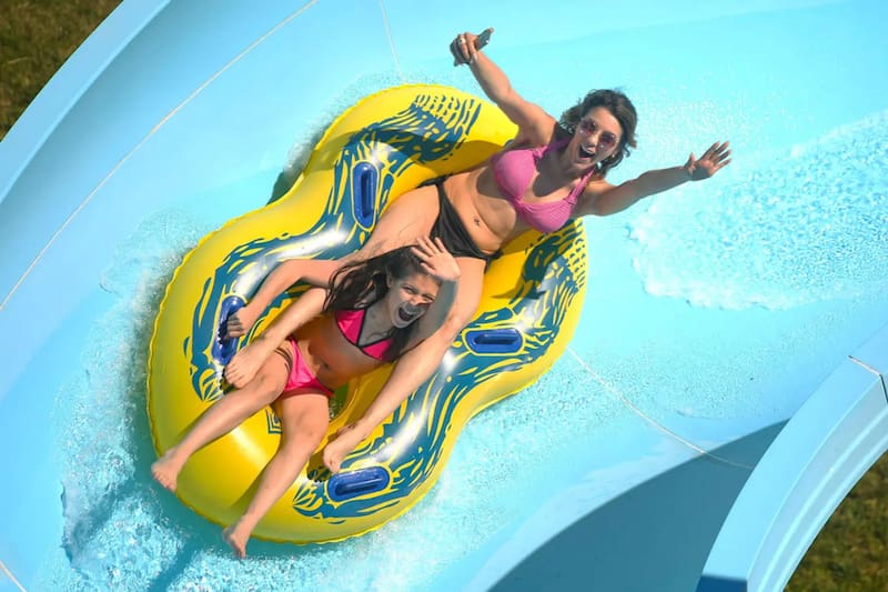 Para este caluroso fin de semana, la capital ofrece entretenidas opciones para realizar en familia. Créditos: Parque Oasis.