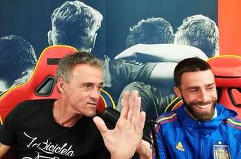 VIDEO | "No vuelve a jugar más en la Selección": La divertida advertencia de Luis Enrique a figura de España que es novio de su hija, Sira.