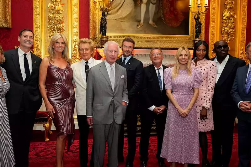 recibió a distintos famosos en los premios de la Fundación del Rey.