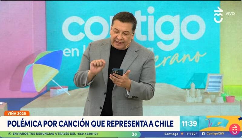 El surreal momento en el que Julio César Rodríguez lee la Biblia en vivo.