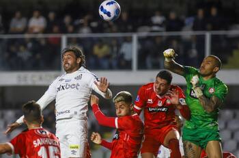 Esperando el milagro: así quedaron las tablas en los grupos de Everton y La Calera en Copa Sudamericana