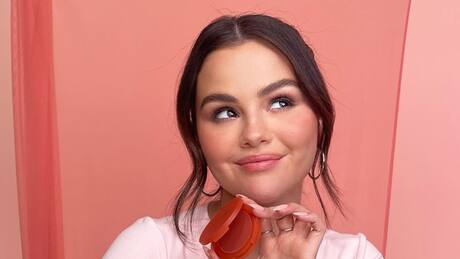 Rare Beauty de Selena Gómez llega a Chile: ¿Cuánto cuestan los productos más vendidos?