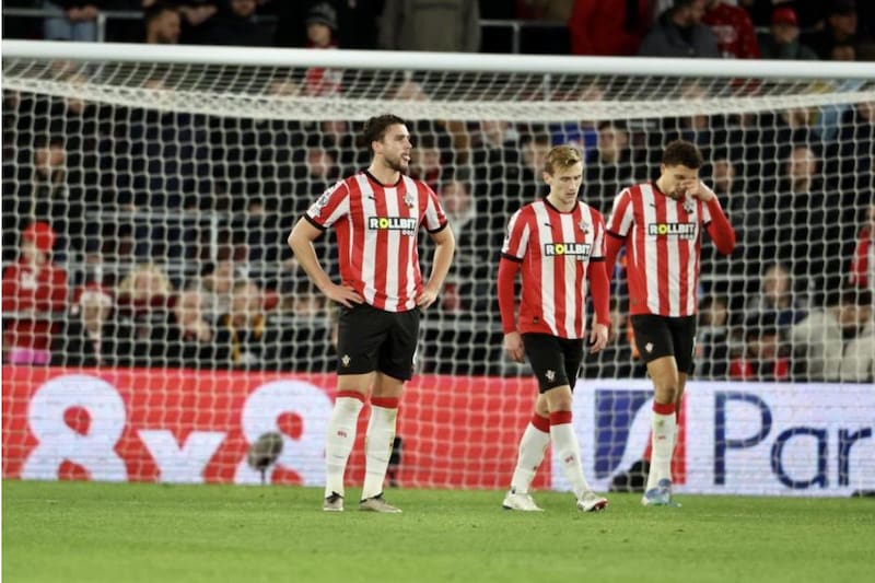 es un desastre en la Primer League y los hinchas piden la salida del entrenador. Foto: Daily Echo.
