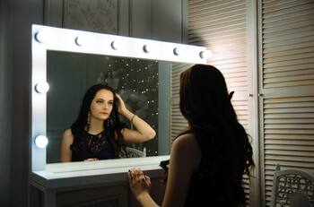 Estudio revela las cualidades que definen la belleza en Chile: La personalidad es una de las que más destaca