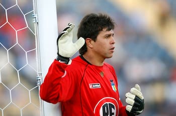 “Con Claudio Bravo cambió todo; cuando yo jugaba, el arquero tenía que pegarle fuerte para arriba y chao”