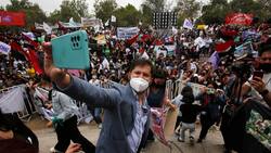 Gabriel Boric promete plan de emergencia para dotar de servicios básicos a los campamentos