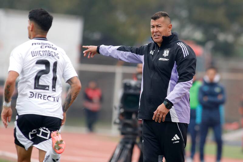 dirigiendo a Colo Colo. Foto: Agencia Aton.