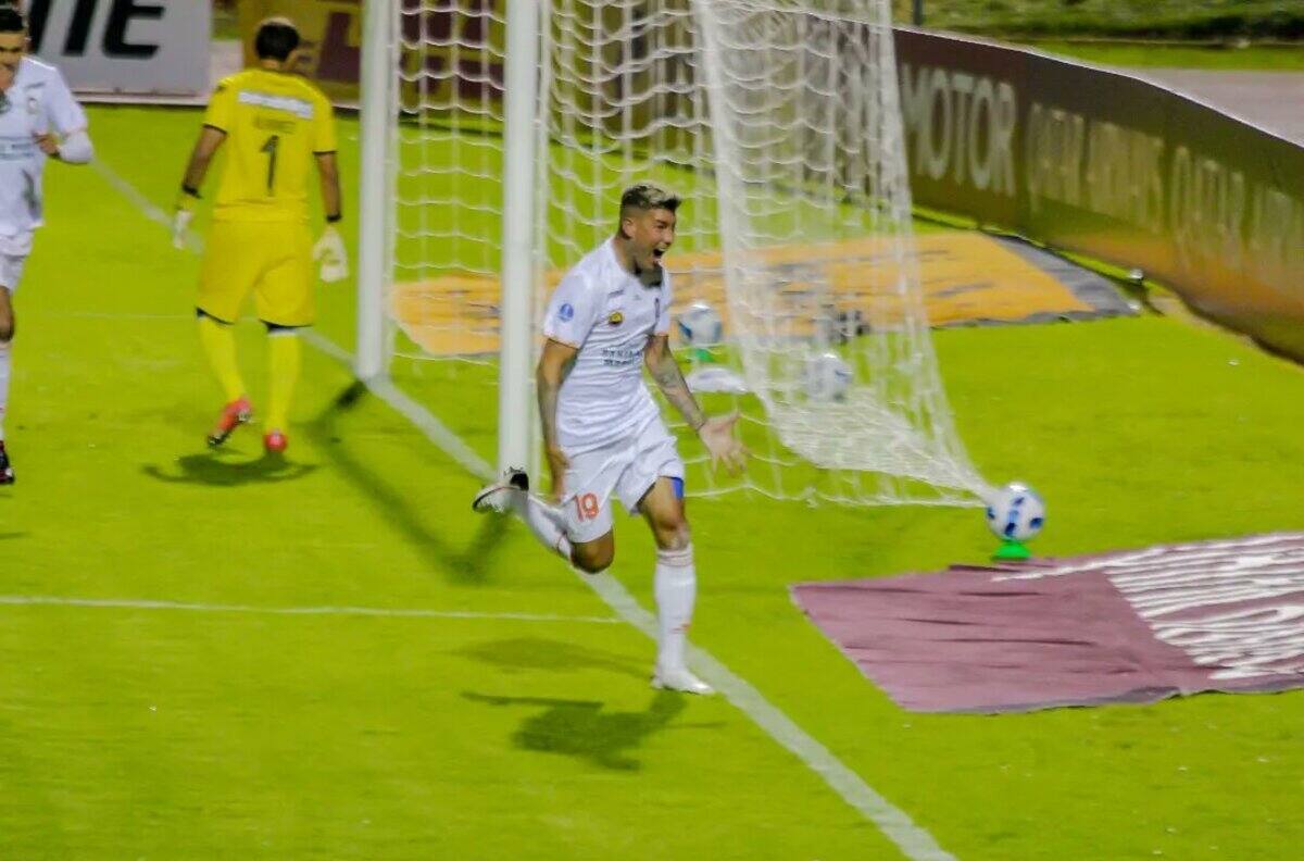 Sabe lo que es ganar en Sausalito: El delantero de Ayacucho que pasó por Chile y que amenaza a Everton en Copa Sudamericana