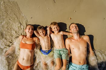 Estos son los 10 trajes de baño con hasta un 60% de descuento para toda la familia en Ripley