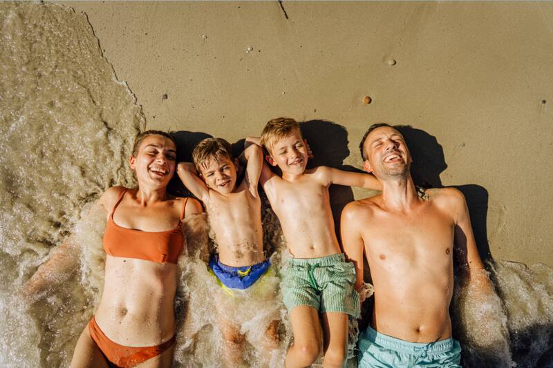 Los mejores trajes de baño para disfrutar el verano en familia, con calidad, estilo y grandes descuentos.
