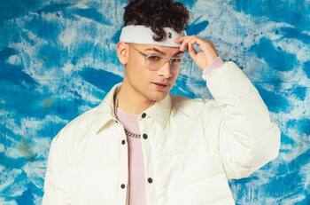 Del norte de Chile para el mundo: Quién es Adione, el nuevo fenómeno de la música urbana chilena