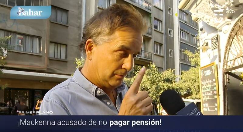 El comunicador se encontraba presentado su último poemario.