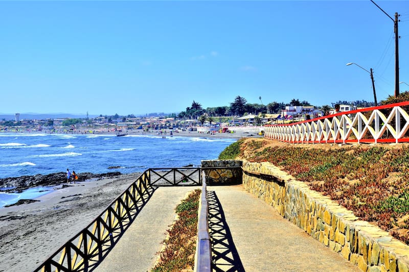 Vistas impresionantes y olas perfectas para el surf es lo que promete Pichilemu para este verano.
