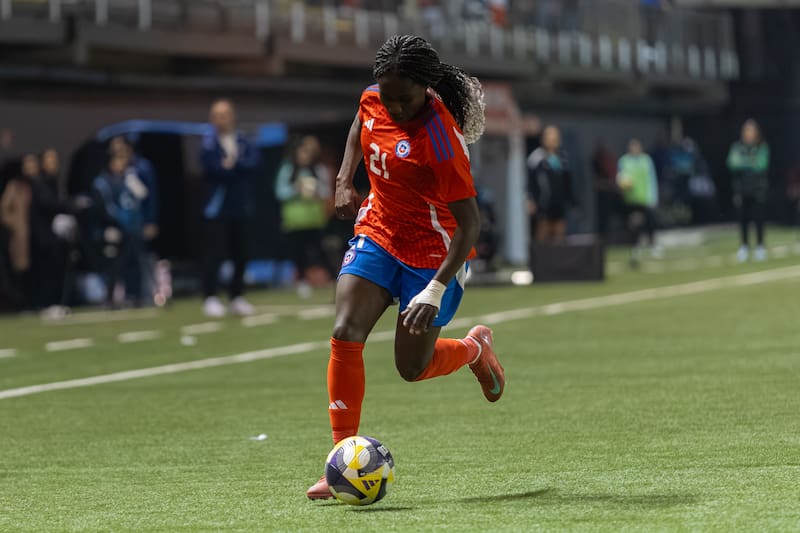 La delantera de Colo Colo es una de las cartas de Luis Mena para el partido ante Perú. Foto: Felipe Escobedo/En Cancha.