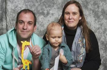“Ayúdenme o mi hijo se muere”: El crudo relato del periodista de Canal 13 que costea el tratamiento de cáncer de su hijo