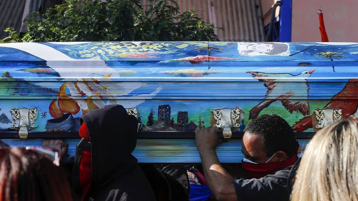 FOTOS Y VIDEOS: masivo funeral de Luisa Toledo se desarrolló en Cementerio General