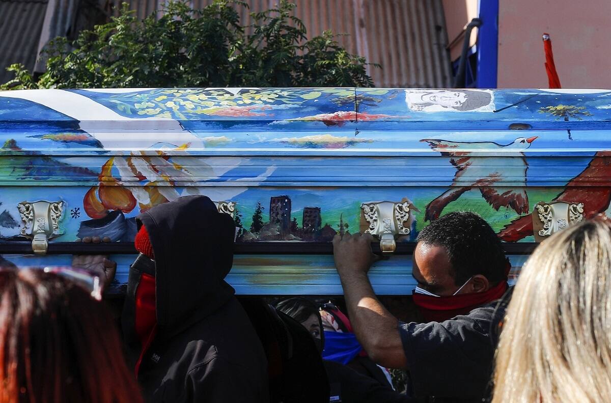 FOTOS Y VIDEOS: masivo funeral de Luisa Toledo se desarrolló en Cementerio General