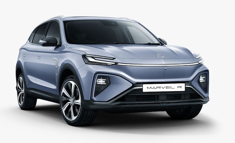 Con una autonomía de 402 kilómetros y una batería de 70Kwh, una carga rápida desde 5 a 80% en 43 minutos, dependiendo la fuente de poder a la que se conecte el SUV compacto de la marca.