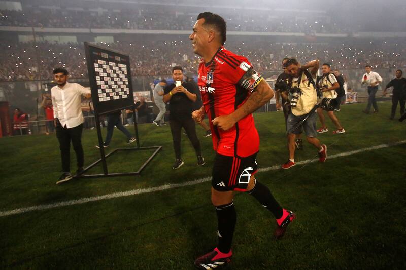 Esteban Paredes va en ayuda de las personas en situación de calle (Foto: Aton)