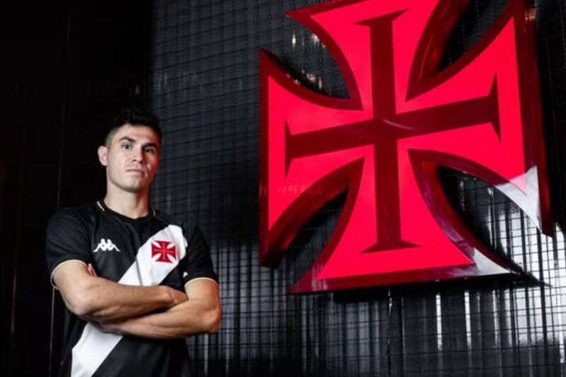 El mediocampista chileno, en su presentación en Vasco da Gama.