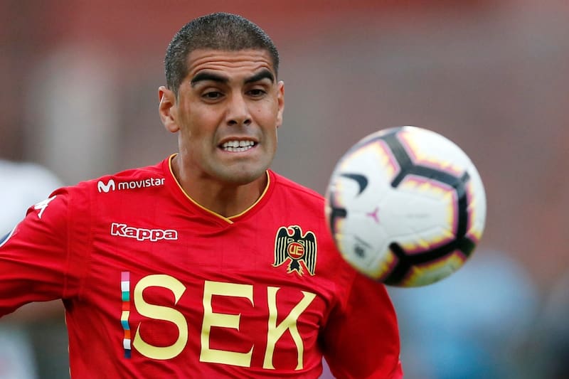 con la camiseta de Unión Española.