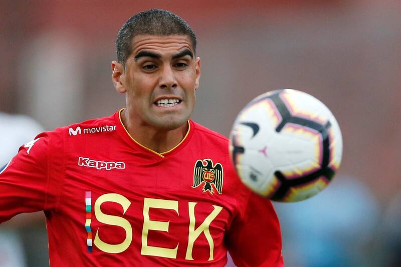 con la camiseta de Unión Española.