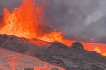 VIDEO | Intensa expulsión de lava del volcán Mauna Loa: Podría ser la erupción más grande del mundo