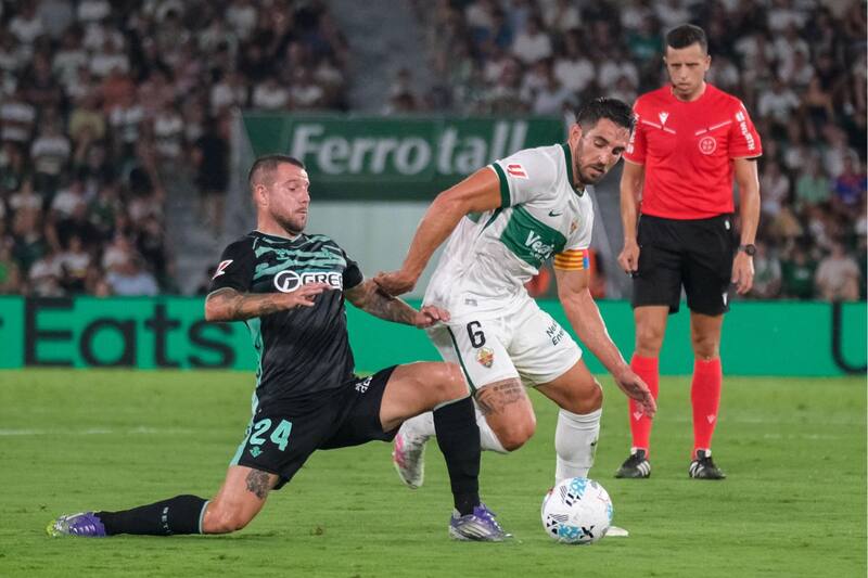 Un desabrido empate cosechó el cuadro de Pellegrini. Foto: EFE.