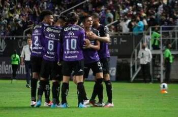 VIDEO | Futbolista chileno le dijo adiós a su club en México y quedó libre: "Me cuesta despedirme"