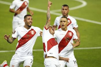 Con el Ben Brereton peruano a la cabeza: La formación de Perú para ganar y dejar fuera del Mundial a La Roja