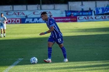 Con un chileno entre sus filas: tradicional equipo argentino desciende por primera vez en 17 años