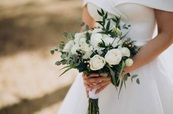 Sí llevó a sus hijas: Novia genera debate al revelar que no permitió niños en su boda