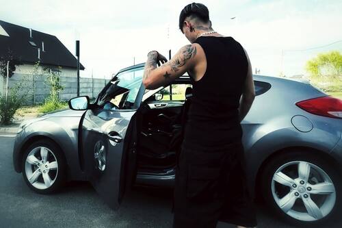 Hans Valdés compró su primer auto: ¿Qué modelo es y cuánto cuesta?