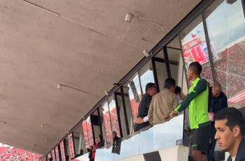 VIDEO | Así celebraron los hinchas bolivianos en el Estadio Nacional el gol de Algarañaz contra Chile