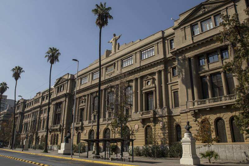 La casa de estudios podría tener un campus en Pucón.