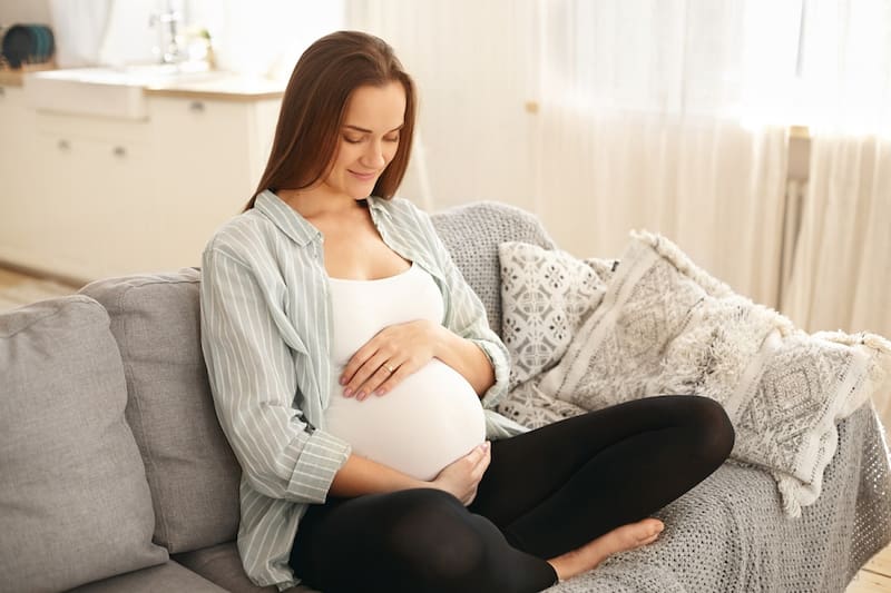 Revisa a quién está destinada la Asignación Maternal. Créditos: Freepik.
