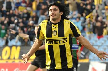 Difunden imágenes de uruguayo Carlos Bueno en supuesto estado de ebriedad