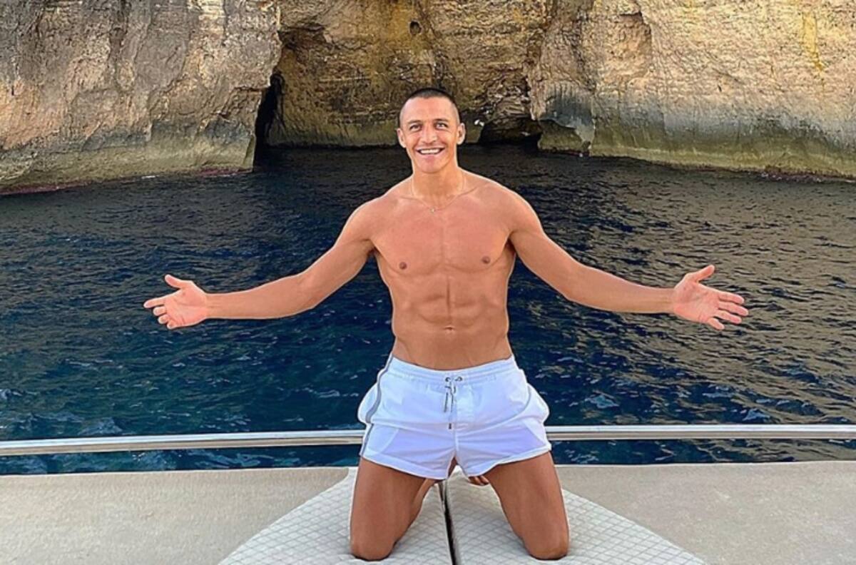Las paradisíacas vacaciones de Alexis Sánchez en Ibiza