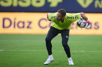 Campeón de Libertadores con Colo Colo llama a la ilusión: "Claudio Bravo puede volver en cualquier momento"