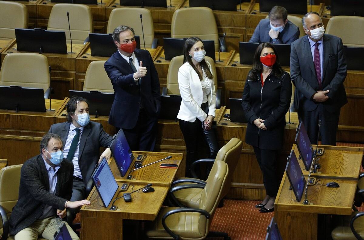 Diputados buscan prohibir el uso del lenguaje inclusivo en colegios para que "no se use como arma con fines ideológicos"