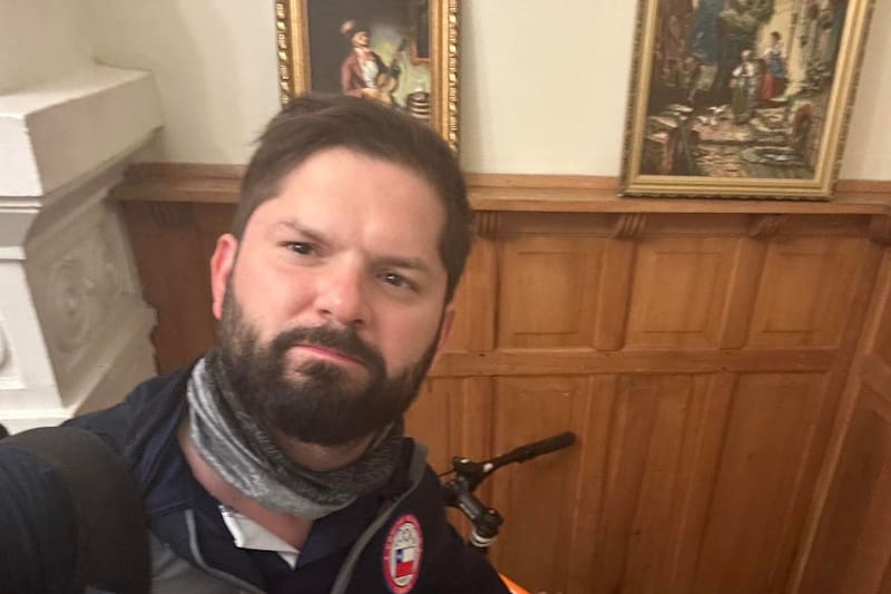 recibió la tierna visita de su pequeño sobrino en La Moneda