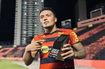 Javier Parraguez sigue en llamas: el nuevo reconocimiento que recibió en Brasil por su nivel en Sport Recife