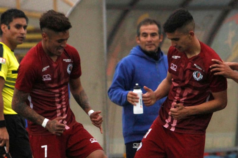 El delantero en Deportes Santa Cruz. Foto: Agencia Aton.