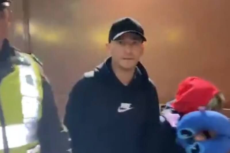 Charles Aránguiz aterrizó en Chile.