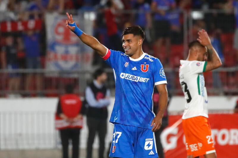 El lateral está contento con el plantel de la U. Foto: Aton.