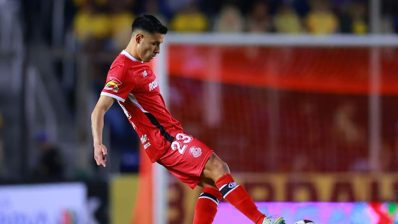 En México activan el plan para reemplazar a Claudio Baeza ante el interés de Colo Colo