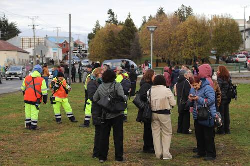 Producto del fuerte movimiento telúrico, las autoridades obligaron a evacuar los sectores de playas y bordes costeros de la región de forma preventiva.