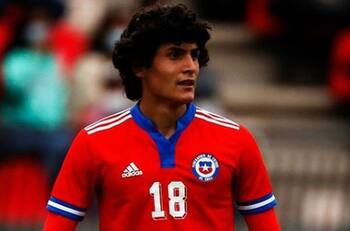 En Perú pierden la paciencia con el jugador que desea jugar por La Roja: "Tenía que decidirse"