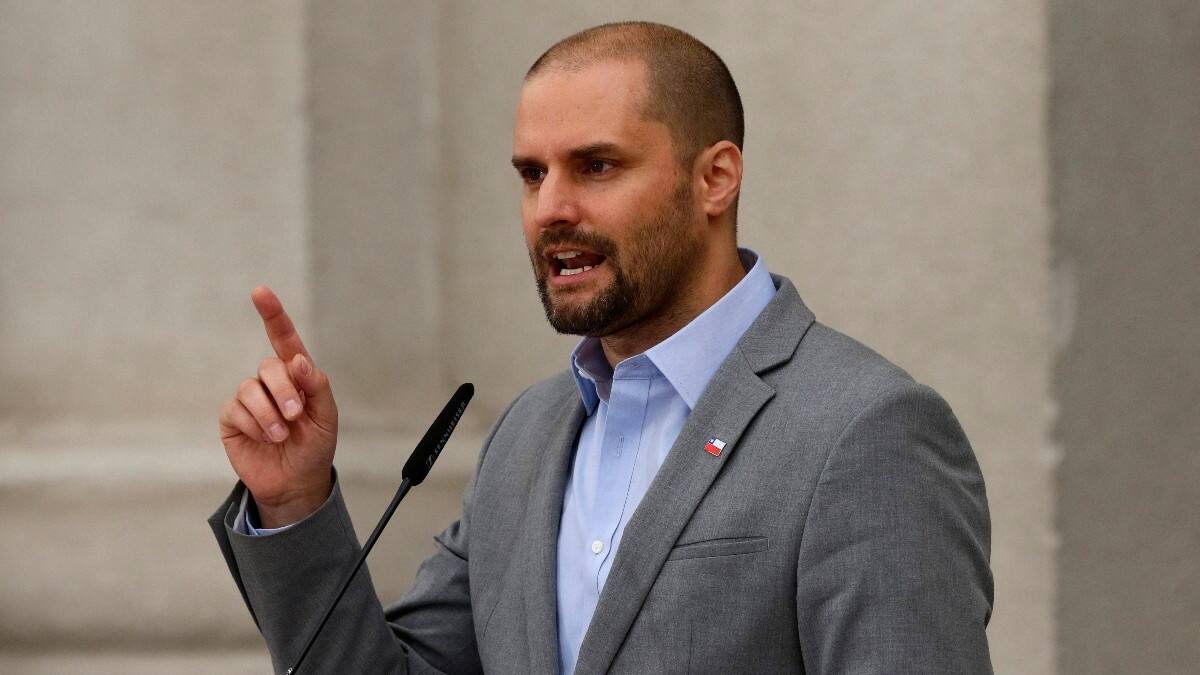 Ministro Bellolio afirmó que Gobierno trabaja en un "acuerdo" propio para "resolver el tercer retiro"